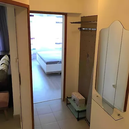 Апартаменты Hot Cosy And Spacious Flat Near Sea Garden